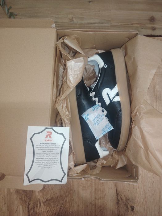 Vând pantofi sneakers unisex Reiker Revolution mărimea 39