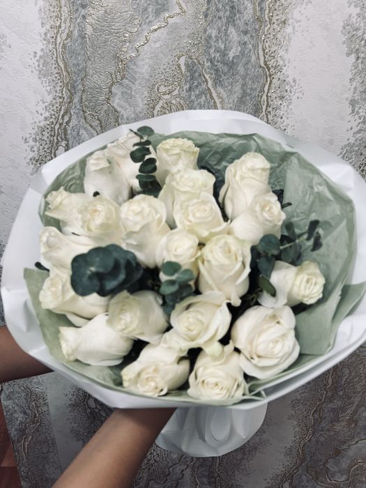 Цветы белые розы