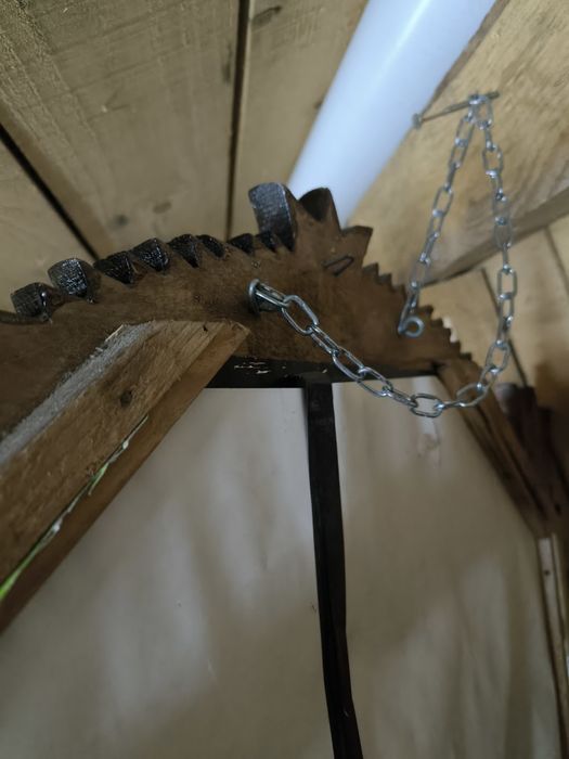 Oglinda sculptata manual din lemn lacuit-model cu lalele