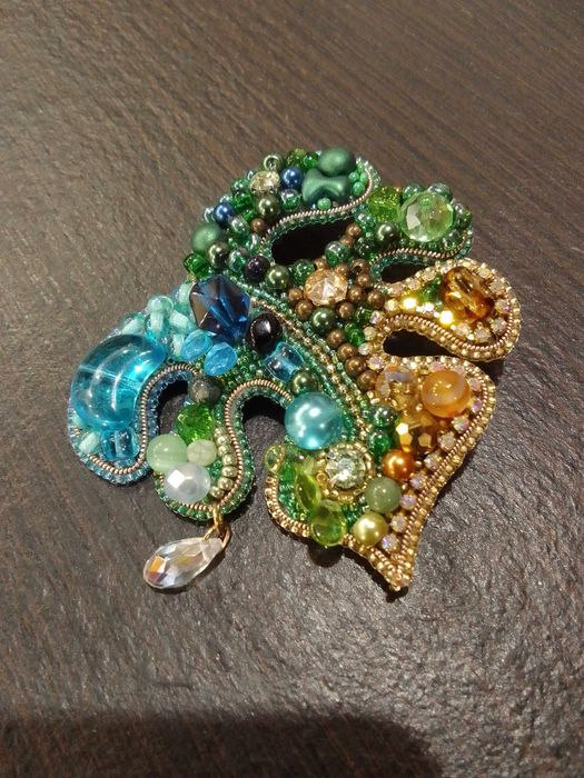 Броши ручной работы.