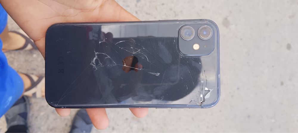 Iphone 11 в черном цвете на обмен