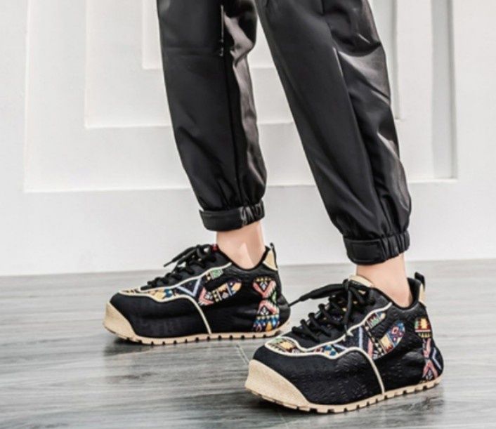 Продам кроссовки новые 42,43