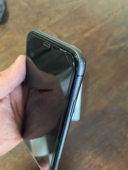 Iphone 11 повреден дисплей