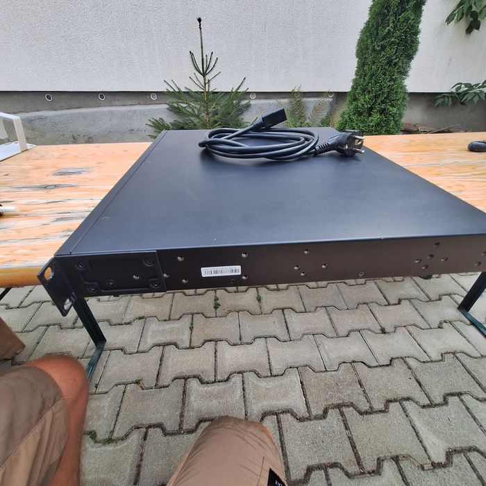 Switch 48 port cu Poe Ruckus - Refurbished
