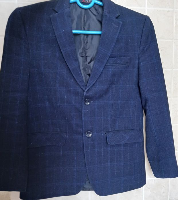 Продам школьный костюм