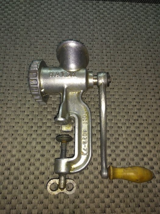 Продам мясорубку времён СССР