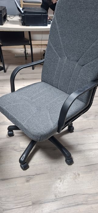 Офисный кресло в хорошем качестве