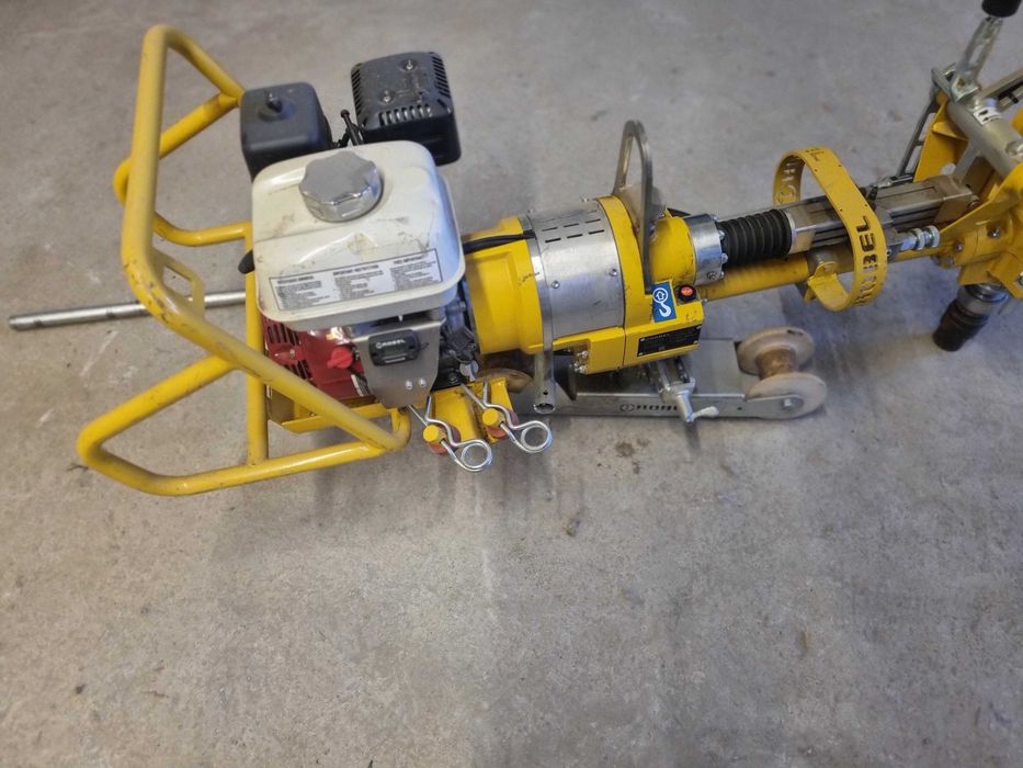 Masina de tirfonat-bulonat ROBEL 30.82