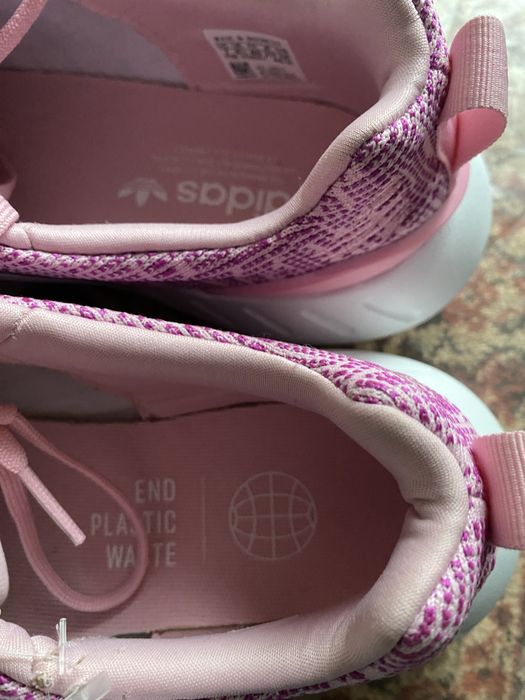 Женские кроссовки