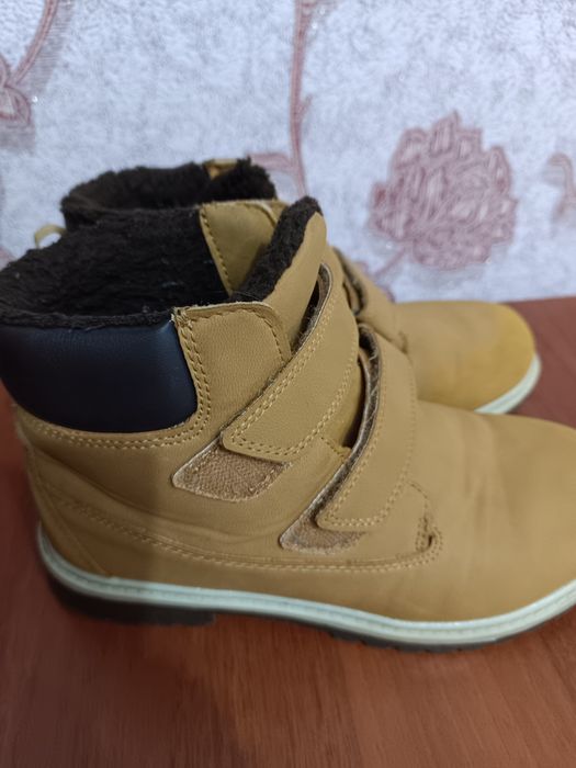 Продам осенние ботинки на мальчика
