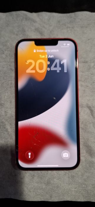 Продавам Iphone 13 red