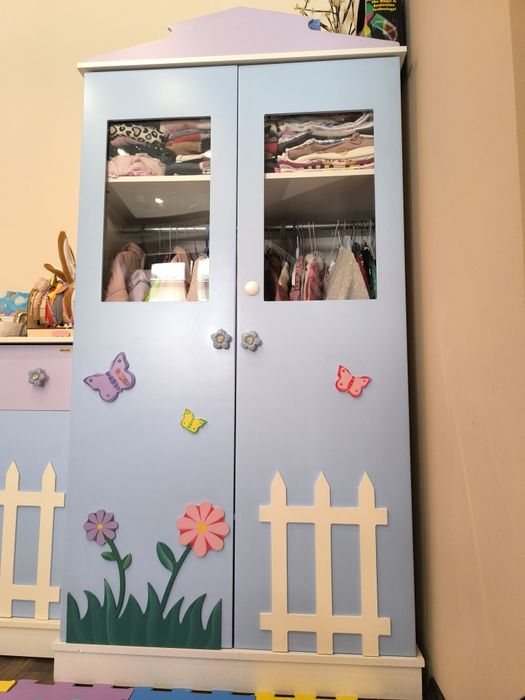 Страхотен комплект детски гардероб и скрин