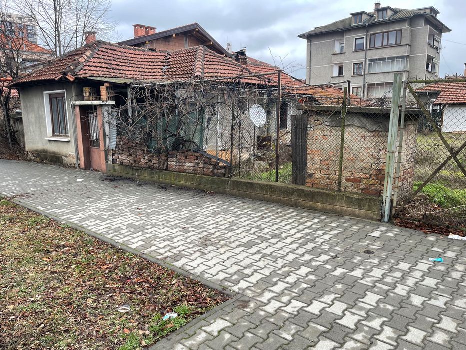 продавам къща  с двор400м.квв Севлиево