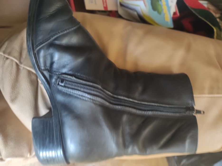Дамски ботуши, 37 номер.Видоки, кожени, с топла подплата.