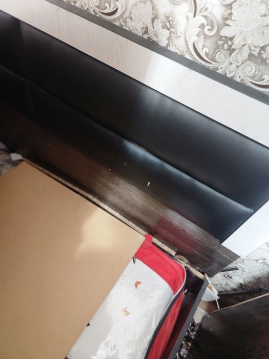 Kravat matras bilan sotiladi.