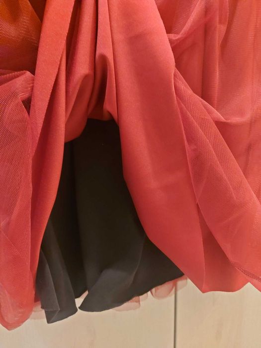 Нова малка червена рокля размер S памук абитуриентски бал блестящ пола