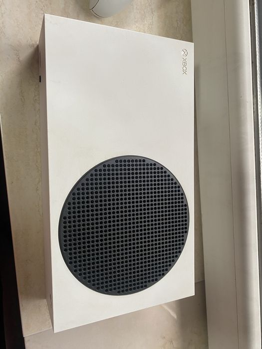 Xbox Series S + 2 controllere, stare foarte buna