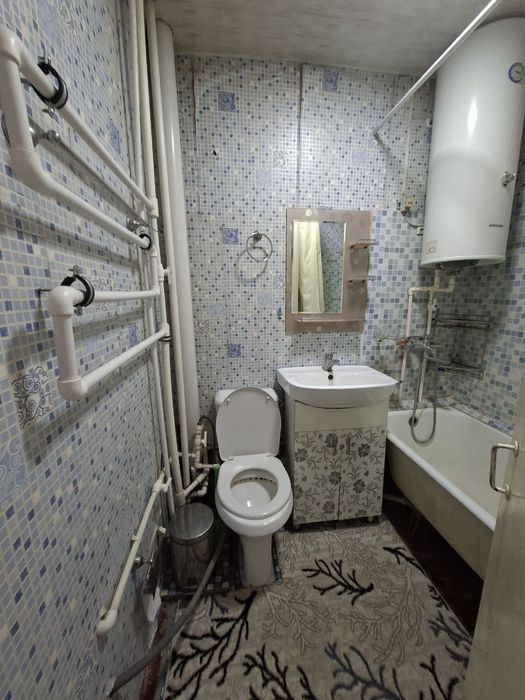 Чирчик шахар 
8-микрораён изуми ёнида 
#1-хона 2-етаж
Квартира ижа