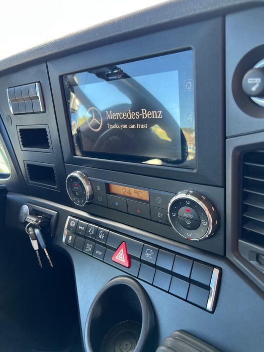 Mercedes Actros 1843