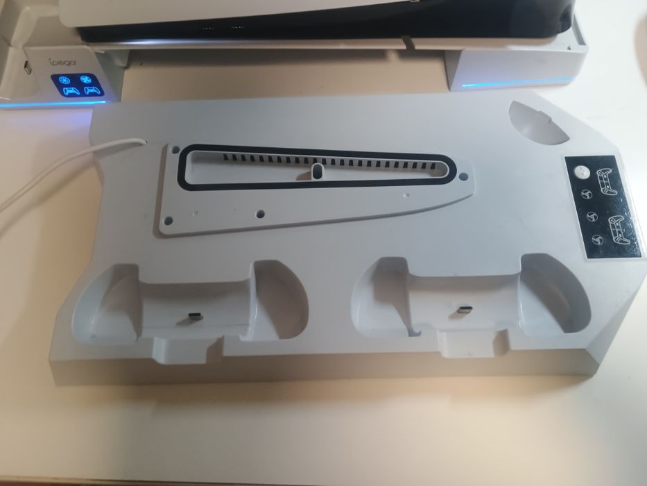 Vând PlayStation 5 slim digital edition