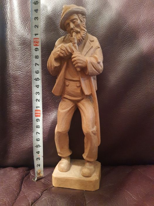 Майсторски дърворезби