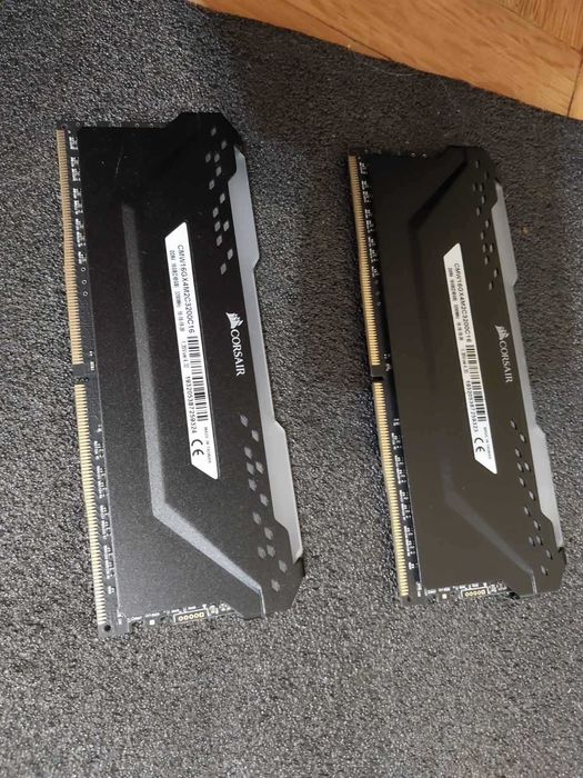 16GB DDR4 3200Mhz CL16 - Corsair Vengance RGB Pro