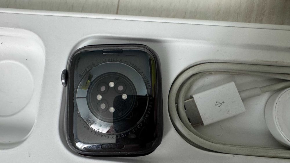Часовник Apple Watch 6 44mm A2294 ЗА ЧАСТИ