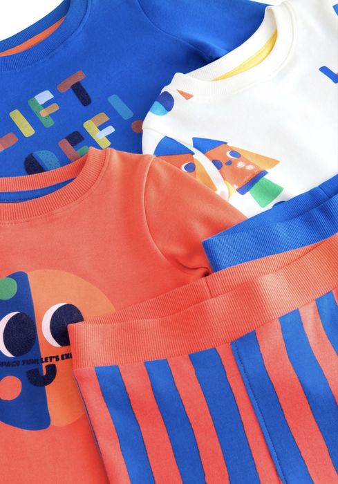 Нови пижами за момче Next