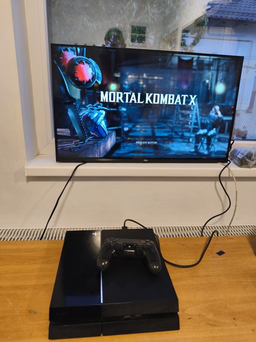 REDUCERE!!  PS4 PlayStation cu joc Mortal kombat xl și maneta NUMAI 600Ron