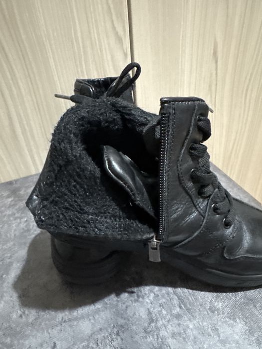 Продам детскую обувь