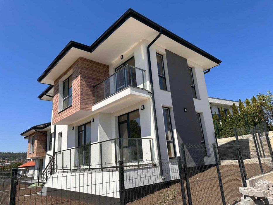 Продава се Къща в Варна, м-т Траката - 138 кв.м за 1102 €/кв.м - Снимка #1