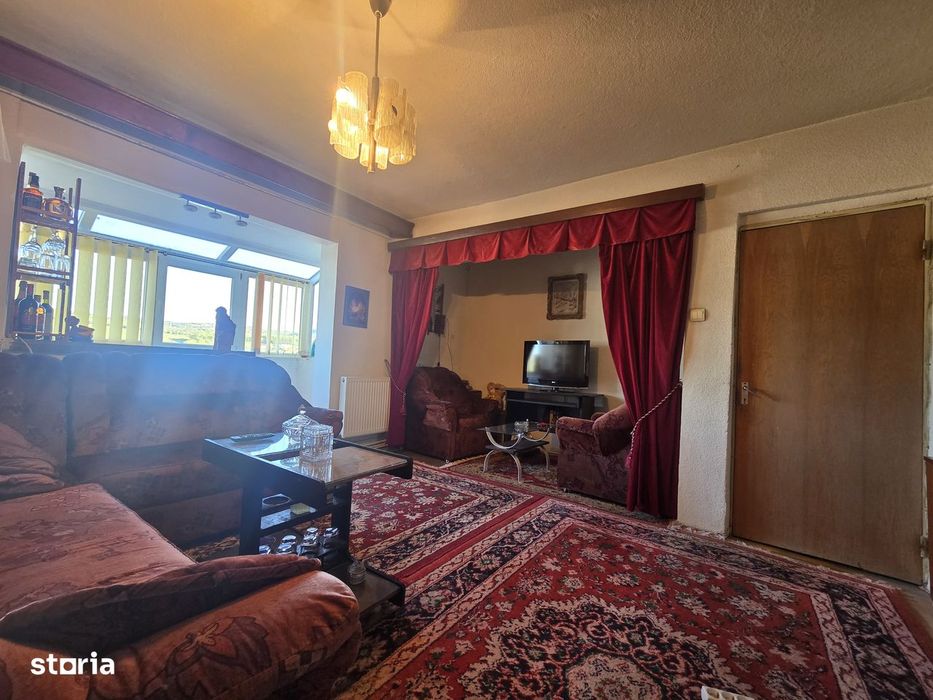 Apartament 2 camere, etaj 10, balcon, Câmpulung