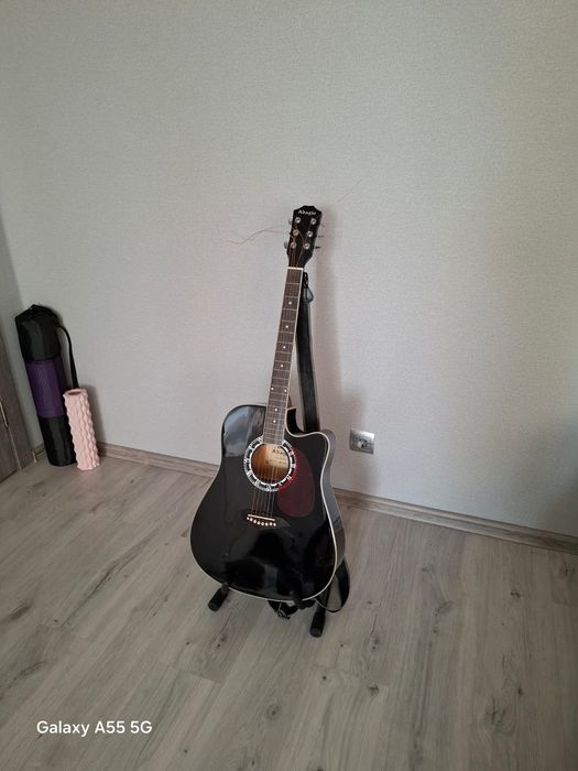 Продам гитару в отличном состоянии