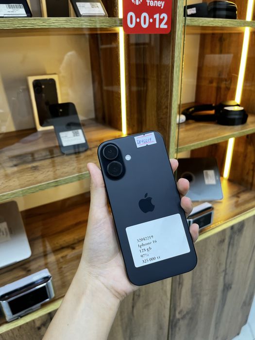 iPhone 16.