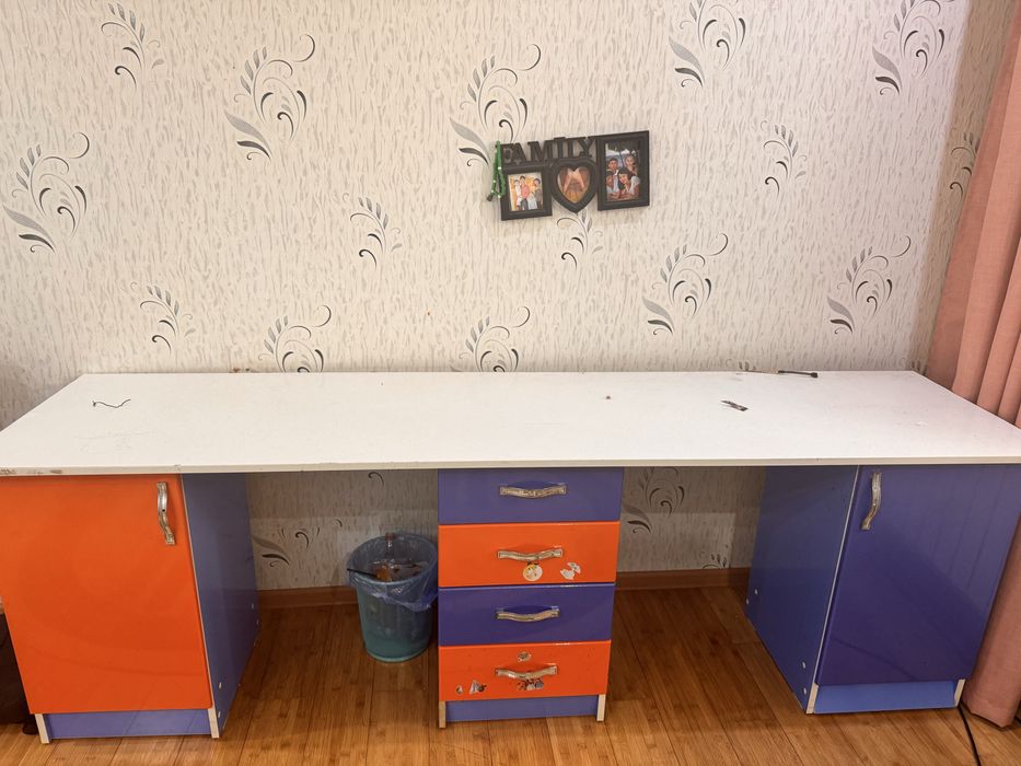 Продам стол компьютерный и учебный