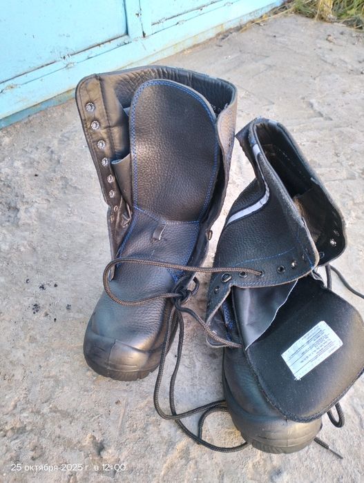 Продам ботинки .