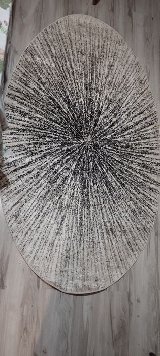 Елипсовиден килим