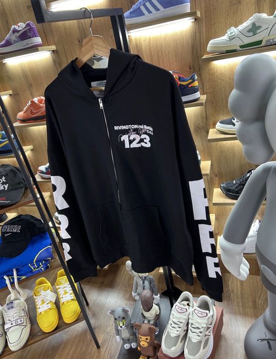 суитчър Rivington Roi Rebis Black Logo