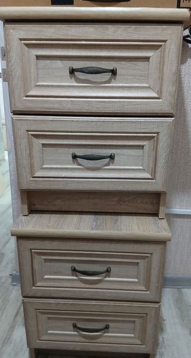 Спальный гаринтур. Комод тумбы