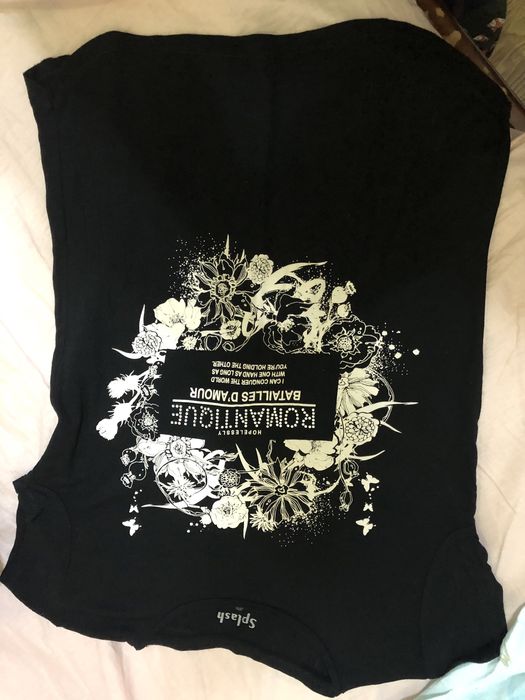 Продаются спорт. костюм и две маечки.