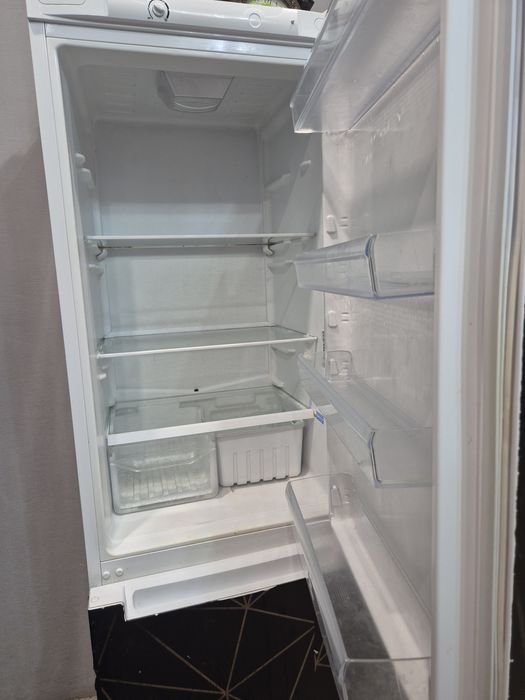 Холодильник indesit