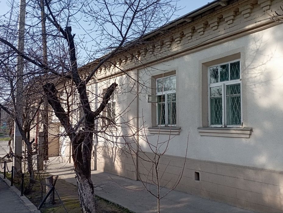 Уй сотилади дуба кулай жойда жойлашган хар томонлама яхши