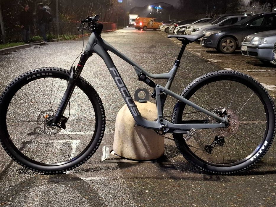 Vand bicicleta full suspension focus thron 6.8 2023 noua