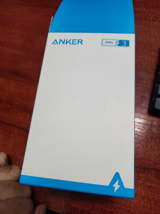 Anker 313 A2524 Wireless Power Bank безжично зарядно за телефон NEW стенд стоящо зарядно
