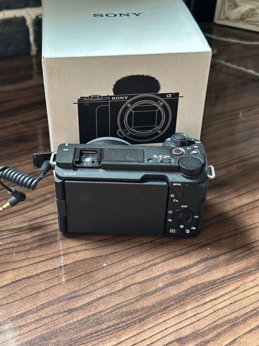 Sony ZV-E10 ll .