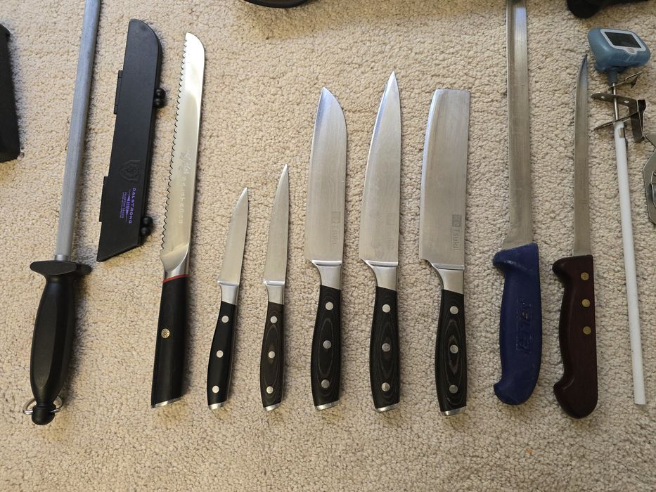 Set cutite  bucătar, geanta din piele de bizon + Rețetar culinar 1962