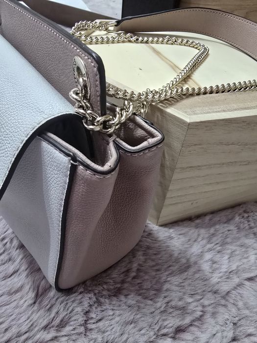 Чанта GUESS, отлично състояние