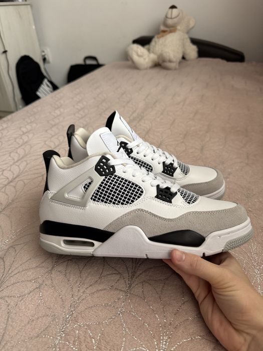Air Jordan 4 Military Black