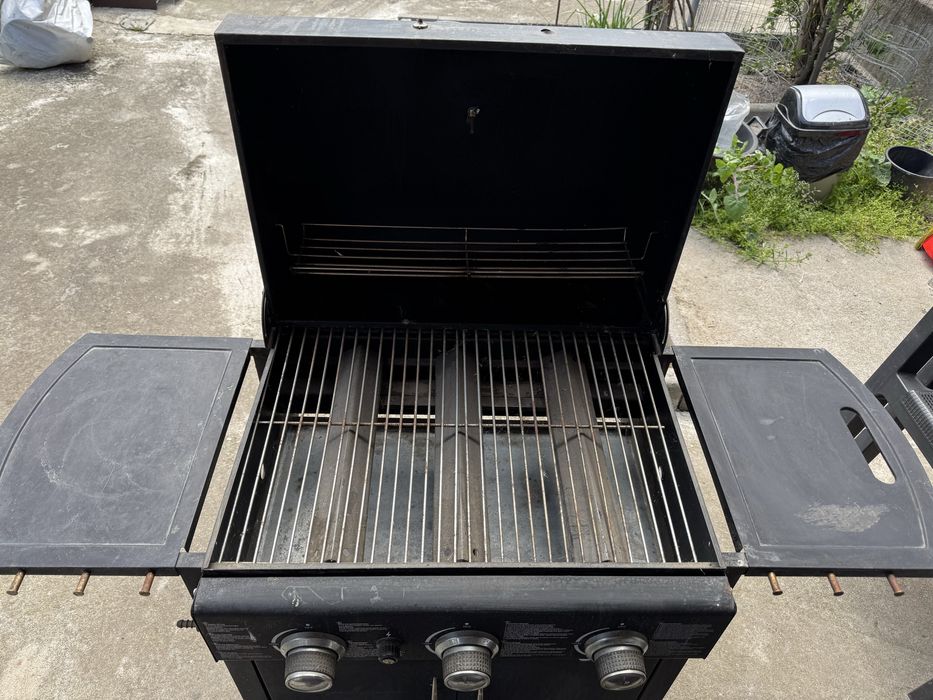 Барбекю на газ , ползвано няколко пъти.