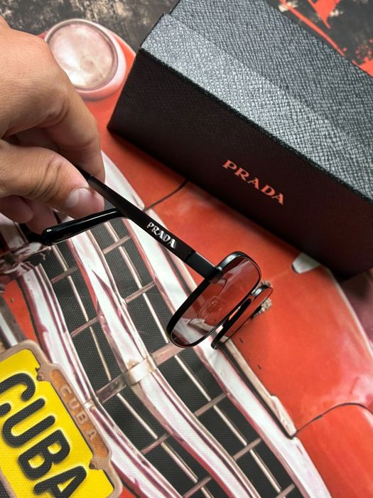 Ochelari de Soare Prada Black Metal Frame – Noi la Cutie
